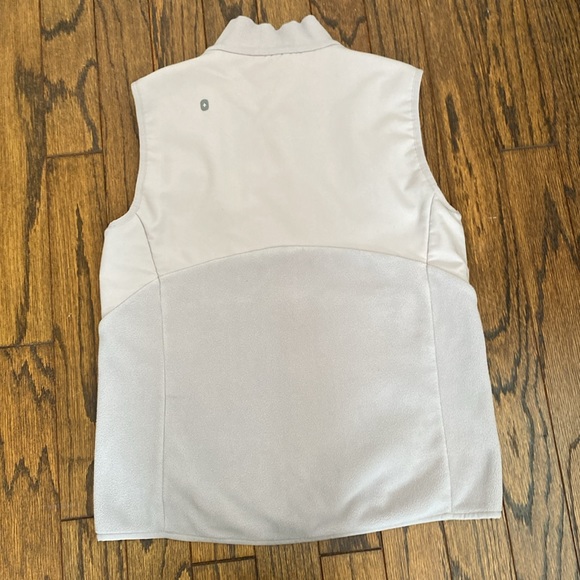 FIGS Light Gray Fleece Vest - Picture 9 of 10